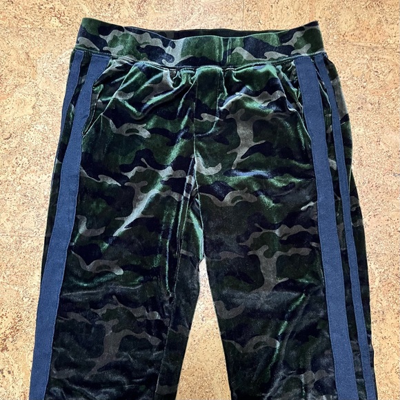 Pam & Gela Camouflage Velvet Track Pants in Sz XS/0 - Picture 3 of 15